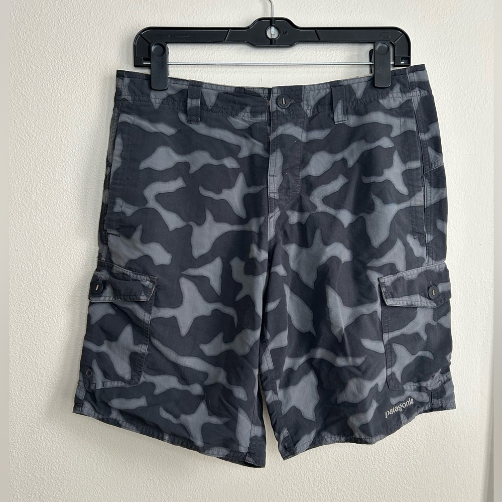 Patagonia Men’s Wavefarer Cargo Shorts Black Grey Camo Water Repellent Size 30